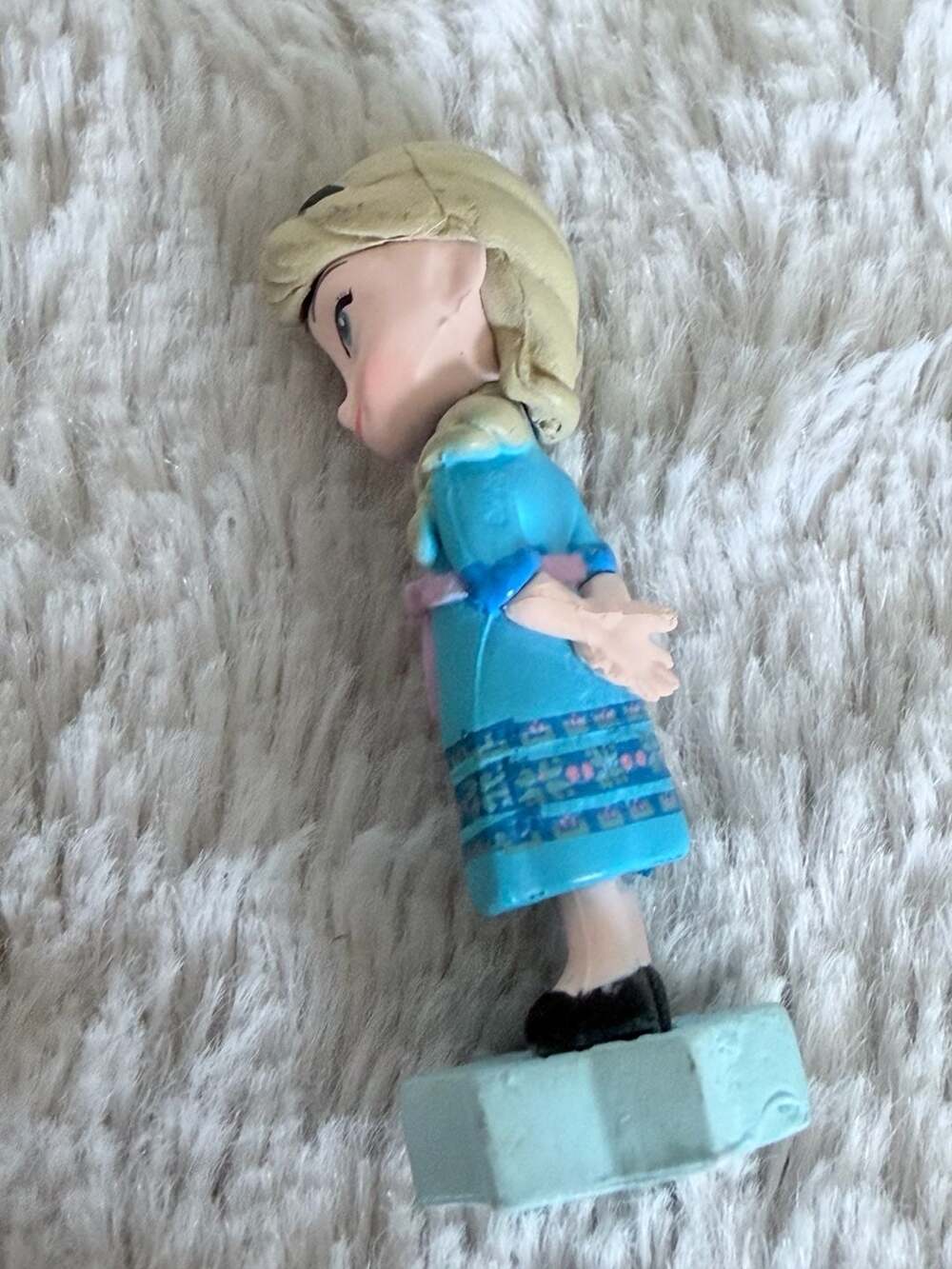 Disney Animators Collection Young Elsa Miniature Figure with Snowflake Base - Picture 4 of 7
